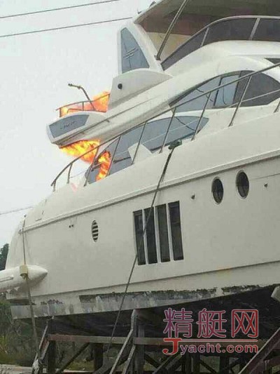 羅牛山1號[Azimut(阿茲慕)64]在雨天運輸途中觸碰高壓電線起火燒毀